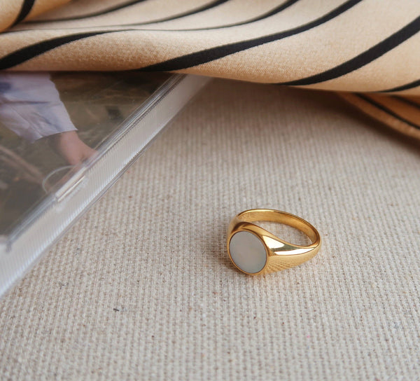 18K Gold Mother of Pearl ring